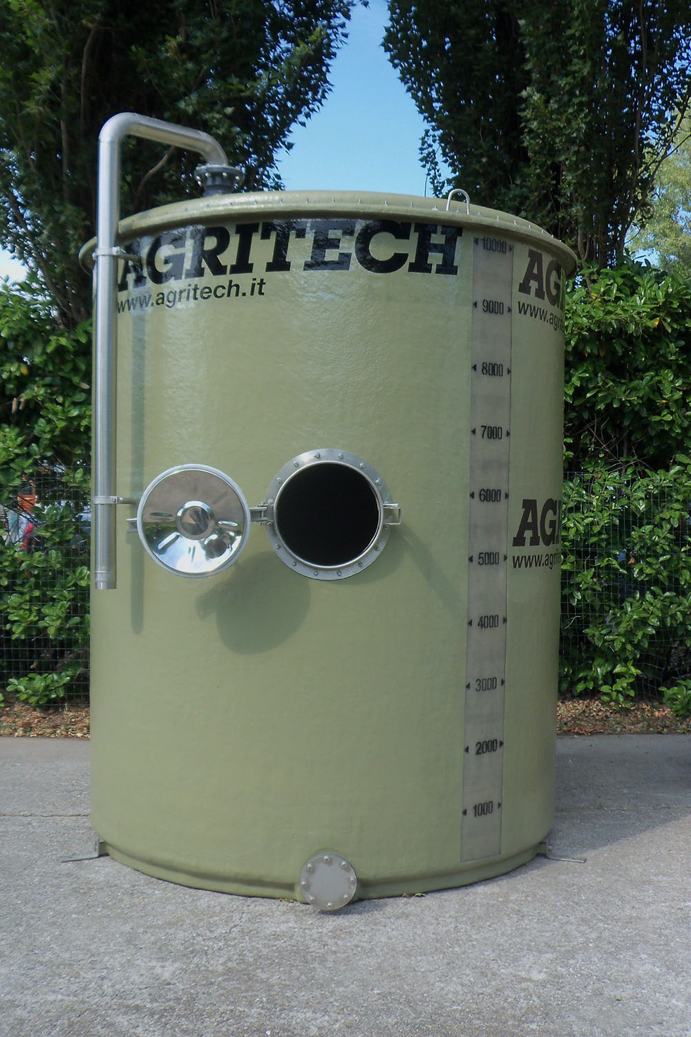 <p>Reinforced fiberglass tanks for liquid storage</p>